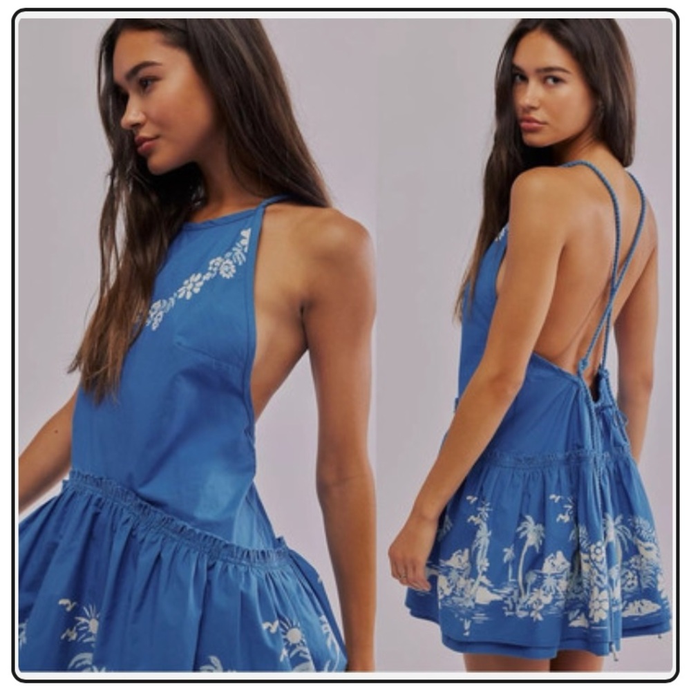 💙 FREE PEOPLE BLUE WHITE TROPICAL HALTER OPEN BACK DESERTED ISLAND MINI DRESS!